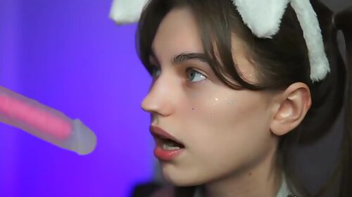 teen 18+ Gives Amazing Dildo Deepthroat